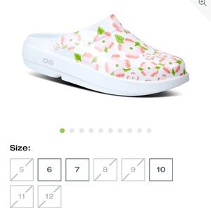 Women’s Floral Oofos Clog Shoes - Size 9